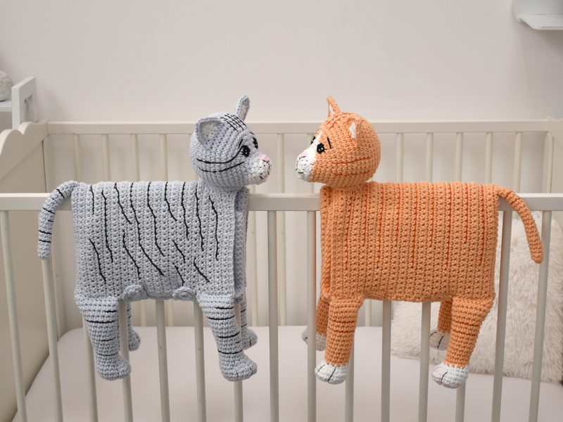 Cuddle and Play Cat Blanket Crochet KIT